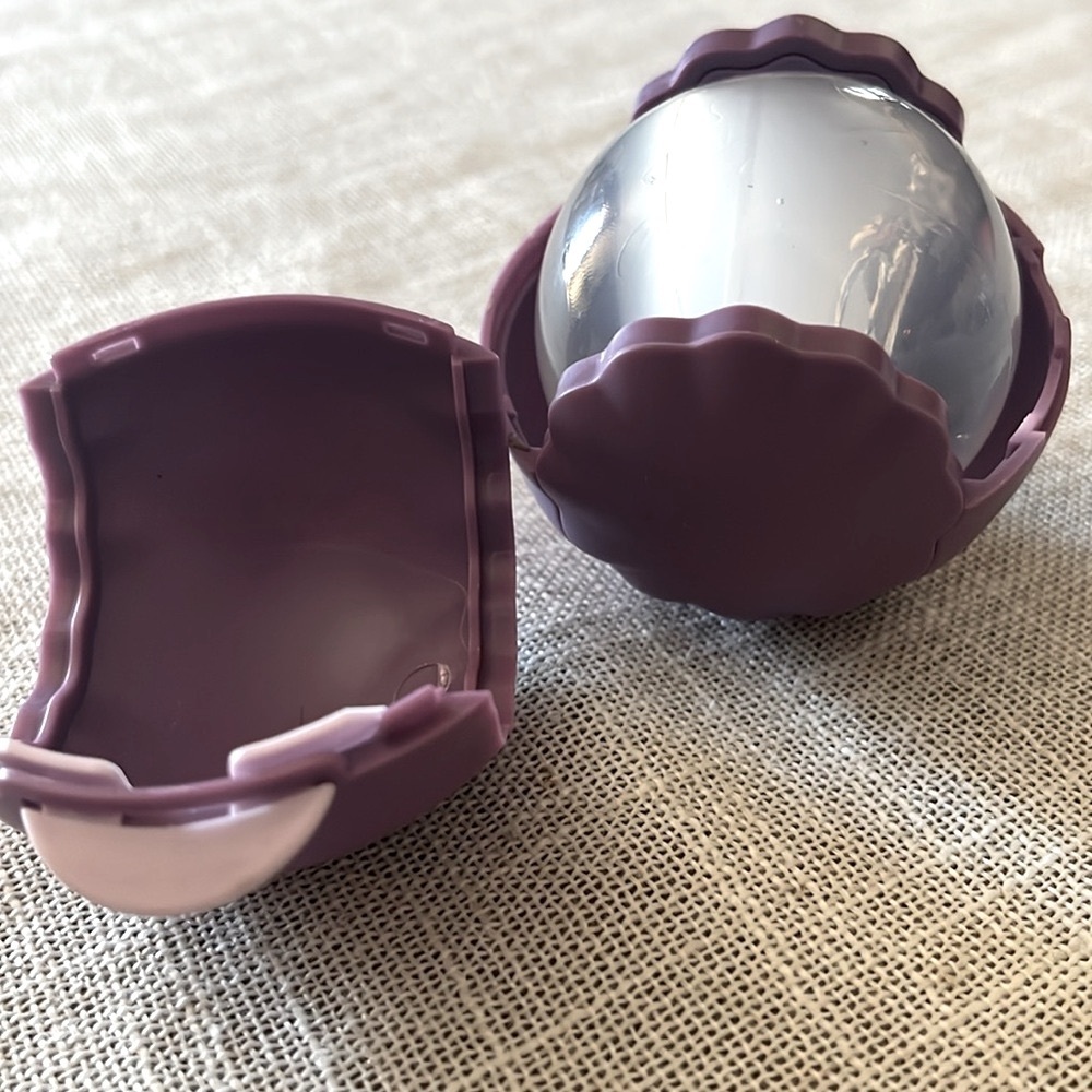 Reusable Lint Remover Ball - Picture 4 of 7
